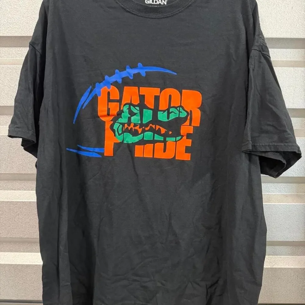 Gildan Men's Black and Grey T-shirt